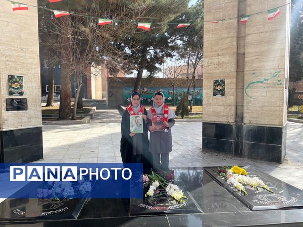 گلباران مزار شهدا توسط پیشتازان مدرسه دانش و هنر نظرآباد