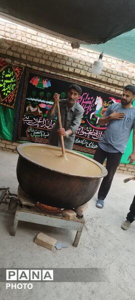 برپایی دیگ نذری حضرت زینب (س) در  روستای فدافن 