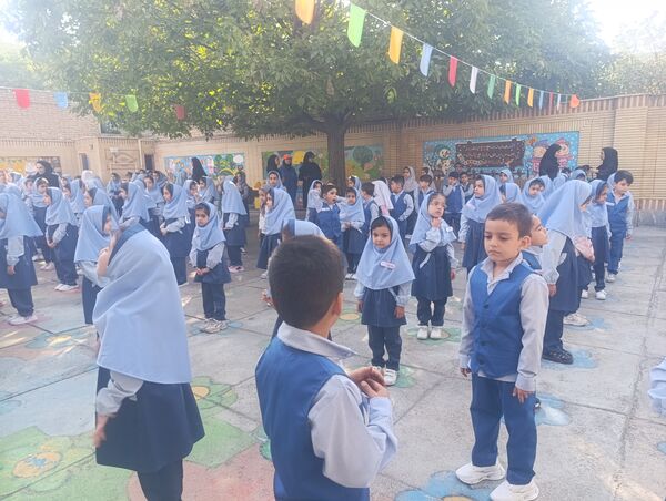 زنگ آغاز مهر در دبستان دخترانه مهر و ماه آشخانه 