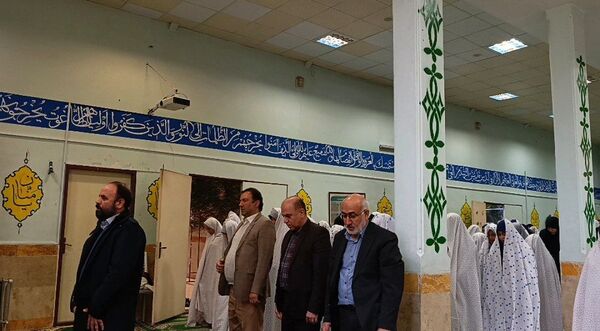 همخوانی سرود «ایرانمون» در دبیرستان حضرت معصومه (س) ناحیه 4 کرج 