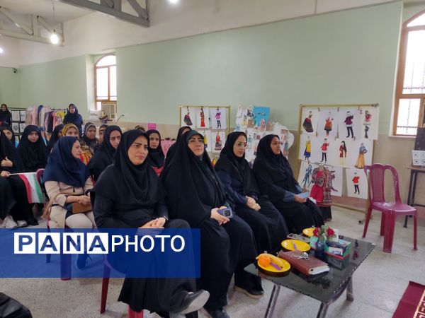 نمایشگاه دست‌سازه‌های دانش‌آموزی و تجلیل از فعالان نماز 