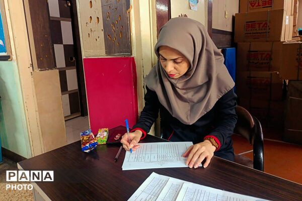 توزیع اقلام ورزشی و بهداشتی بین مدارس ناحیه یک شهرری