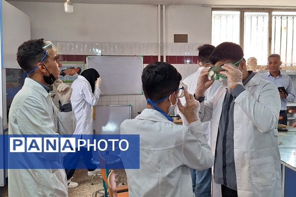 داوری مرحله استانی محور فعالیت های آزمایشگاهی جشنواره نوجوان خوارزمی در پژوهشرای دکتر حسابی