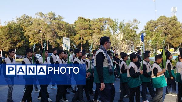 قافله پیاده‌روی و عزاداری خادمیان رضوی و هیات‌های مذهبی اصفهان