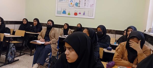 بازدید مسئولین آموزش و پرورش خلیل آباد از دبیرستان مادرمهربان نقاب