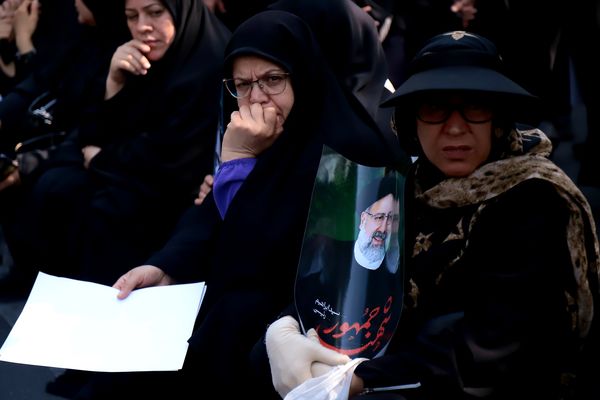 برگزاری مراسم وداع تهرانی‌ها با پیکر ابراهیم رئیسی و همراهانش