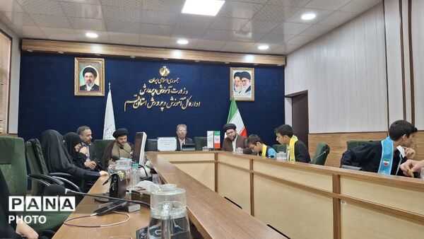 نشست مشترک اعضای مجمع و شورای دانش آموزی قم با مسئولان اداره کل آموزش و پرورش