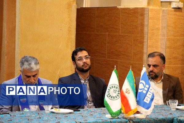 بازدید استاندار یزد از سازمان دانش‌آموزی استان یزد