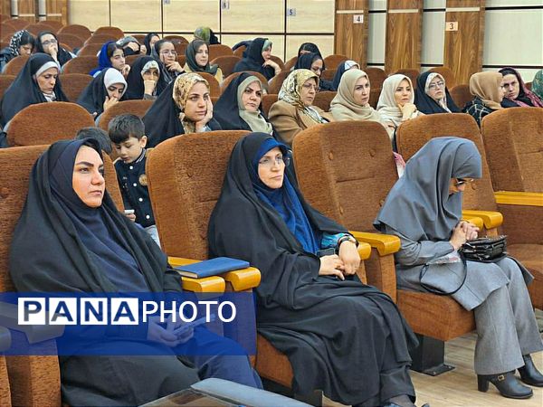 گرامیداشت معلمان و فارغ‌التحصیلان در دبیرستان شهید بابایی