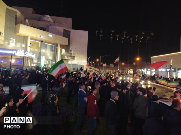 حضور پر صلابت مردم مشهد در راهپیمایی عزاداری 