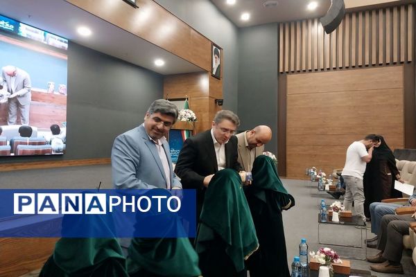 مراسم تقدیر از مشاورین و معاونین پرورشی مدارس ناحیه سه مشهد