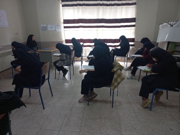 برگزاری موفق و منظم امتحانات نوبت اول دبیرستان شهیده مریم فرهانیان شهرستان چناران