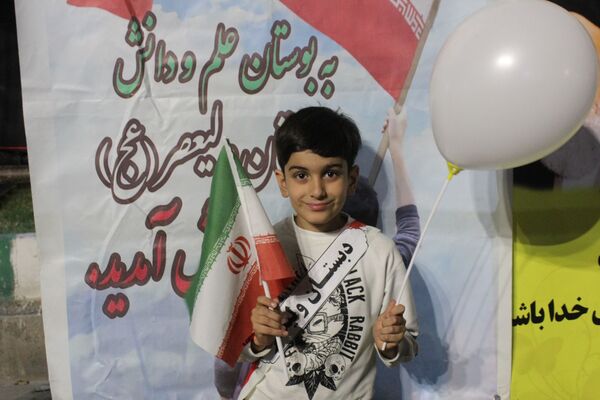 بازدید قائم‌مقام سازمان دانش‌آموزی از غرفه نوجوان مبارز و شهدای دانش‌آموز ورامین