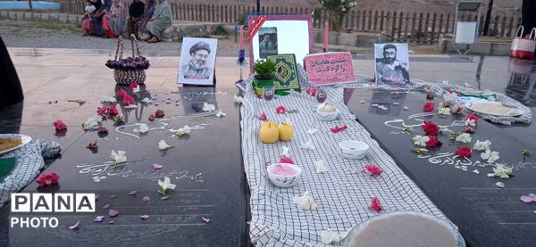  مردم در کنار شهدا، با نماز و زیارت تحویل سال را آغاز کردند