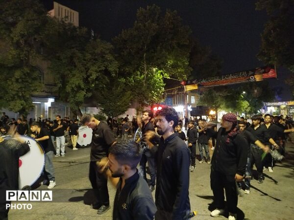 عزاداری هیئت زنجیرزنی نیشابور در حسینیه امام خمینی(ره)