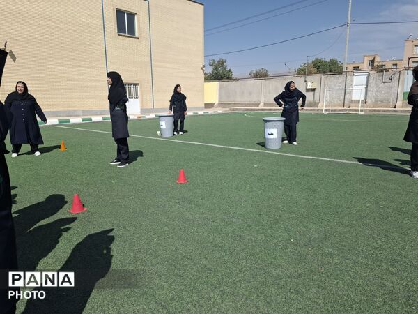 اجرای مسابقات ورزشی در دبیرستان پدران آسمانی 