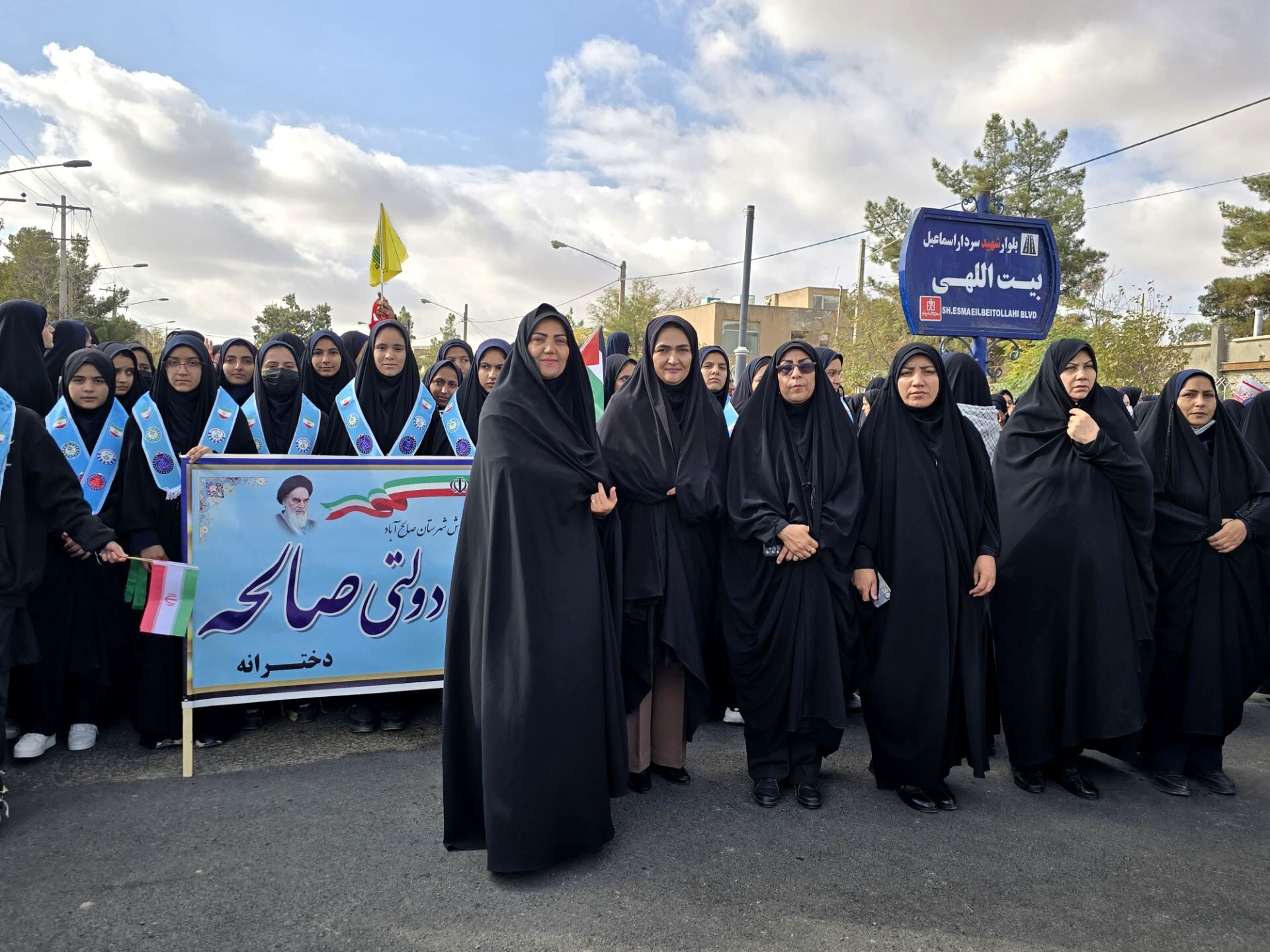 راهپیمایی روز ۱۳ آبان در شهرستان صالح آباد