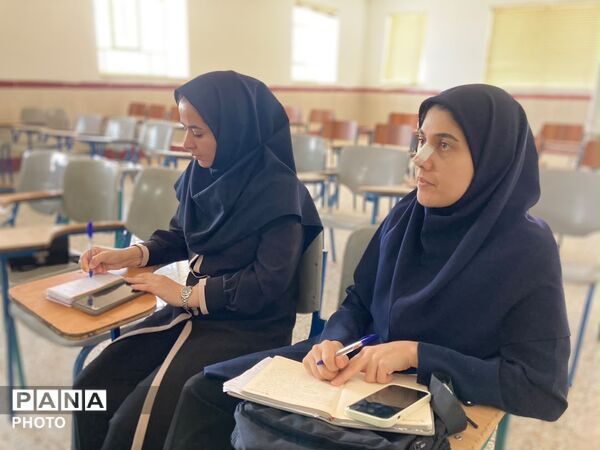 همایش تخصصی انتخاب رشته کنکور سراسری در دبیرستان انقلاب اسلامی شهرستان خاتم  