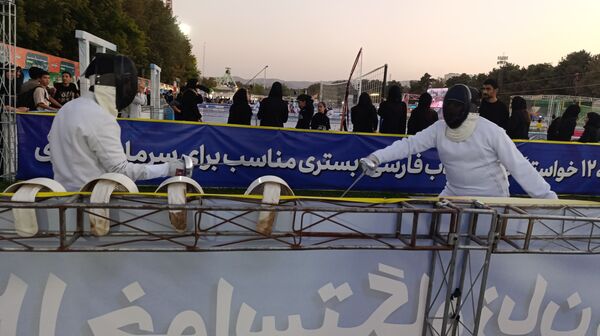 مانور ورزشی دانش آموزان در شب افتتاحیه جشنواره خانواده ورزش 