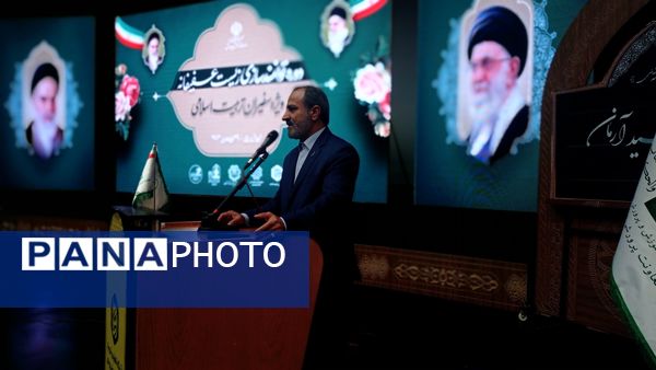 همایش زیست عفیفانه با موضوع عفت و حجاب در تالار ایوان‌ری