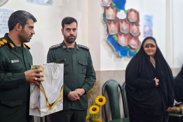 شکوه انقلاب در جشن باشکوه دهه فجر مدرسه نمونه دولتی ارشاد قرچک