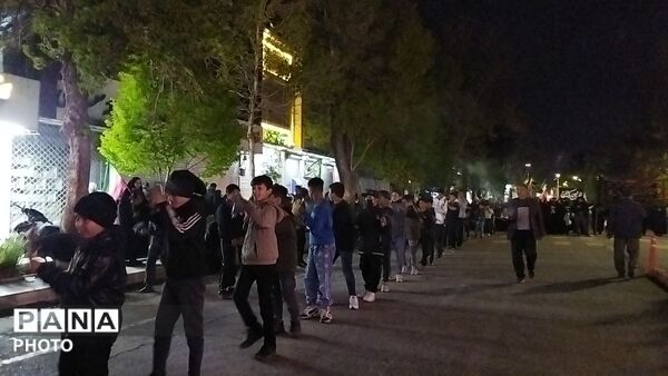 دسته عزاداری روستای اردمه در مراسم چهلم رهبر شهید و شهدای میناب در حسینیه امام 