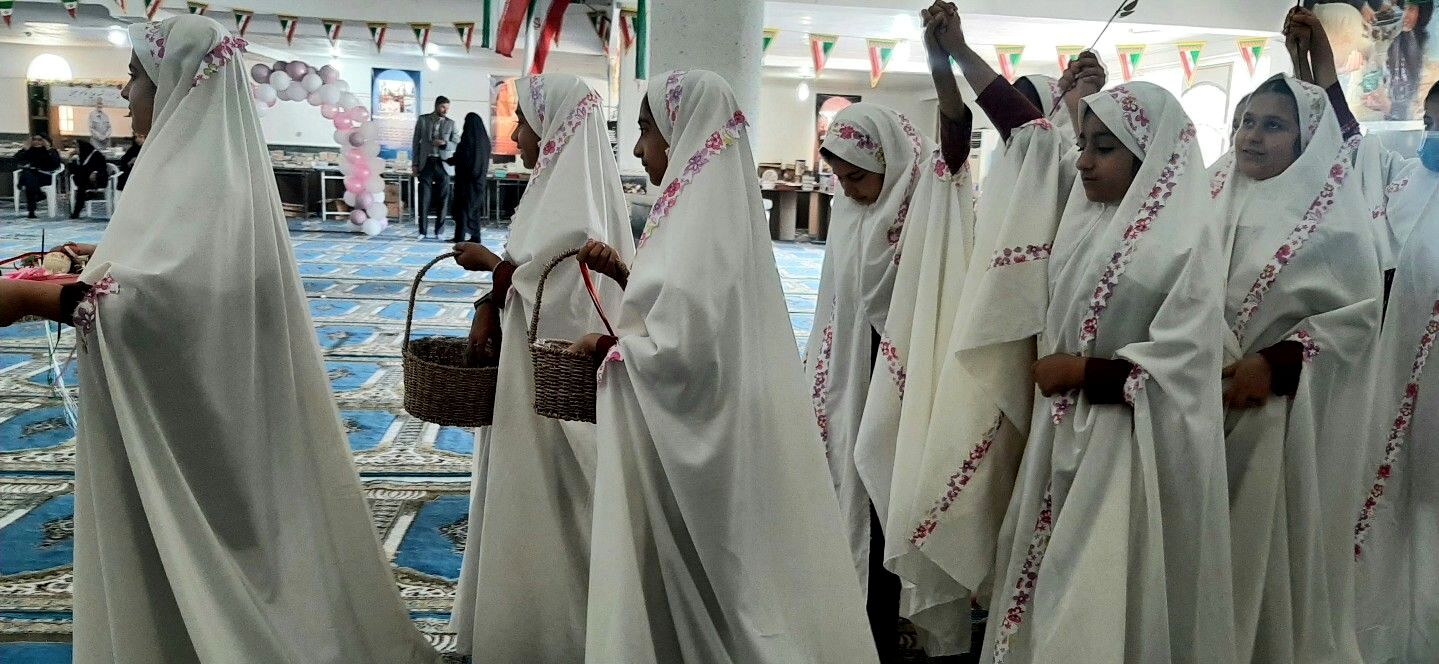جشن تکلیف دختران دانش‌آموز پارسیان