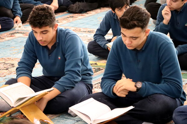 محفل انس با قرآن در مدرسه میثاق مکتب‌الصادق (ع) 