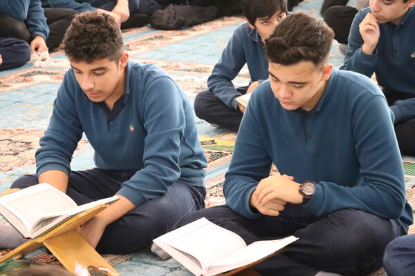 محفل انس با قرآن در مدرسه میثاق مکتب‌الصادق (ع) 