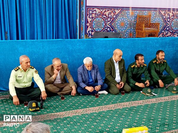 تهیه و توزیع لوازم تحریر بین جامعه هدف در کاشمر