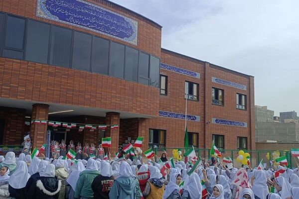 مدارس اسلامشهر یکصدا در جشن انقلاب 