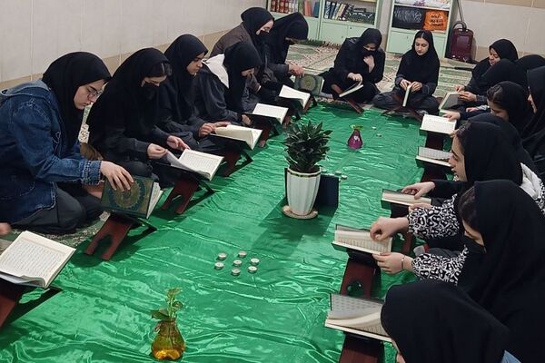 محفل انس با قرآن دبیرستان و هنرستان حدیث کساء ناحیه یک ری به مناسبت ماه مبارک رمضان