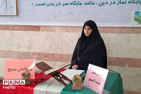 رزمایش رژه اقتدار در دبیرستان بنت الهدی بهارستان‌دو