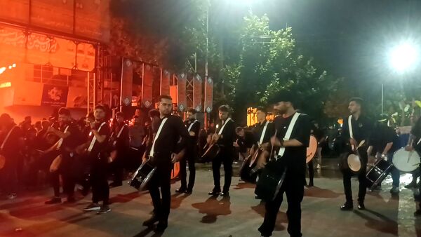 مراسم عزاداری شب عاشورا در خیابان‌های نیشابور 