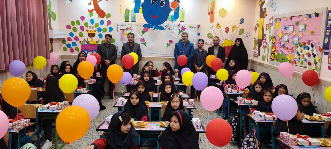 جشن شکوفه ها در دبستان شهید رضا نایب ناحیه۴ مشهد