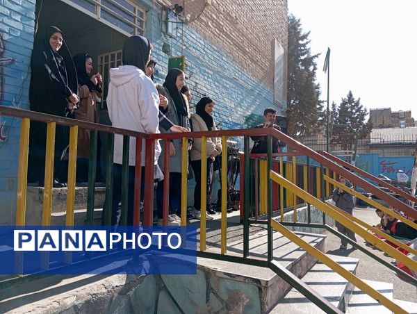 حال و هوای دبیرستان دانش‌نیا در  جشن‌های اعیاد شعبانیه و دهه فجر 