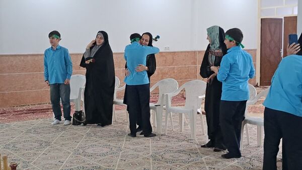 جشنِ تکلیفِ «به وقتِ میهن خدایی» دانش آموزان اشکذری همراه دستبوسی مادر