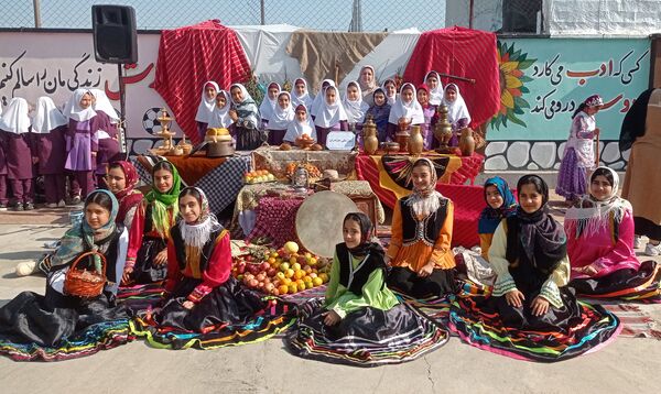 جشن هفته مازندران در دبستان نرجس خاتون گلوگاه 