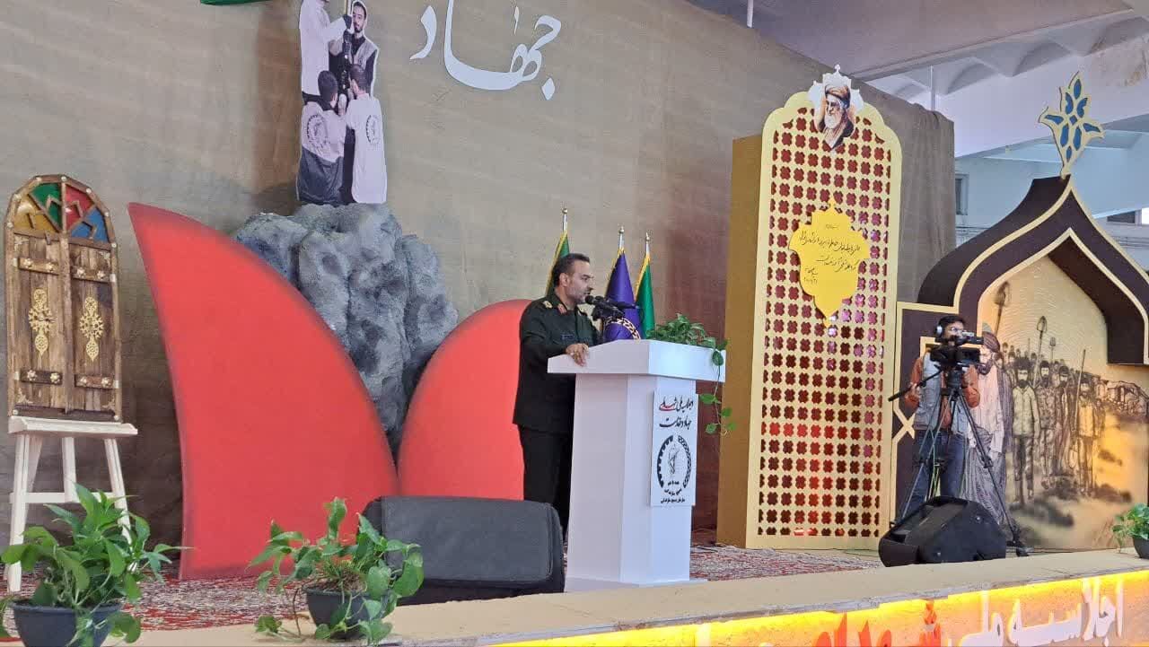 نشان فردوس، متعلق به افرادی است که علم مردمی سازی را بلند کنند

