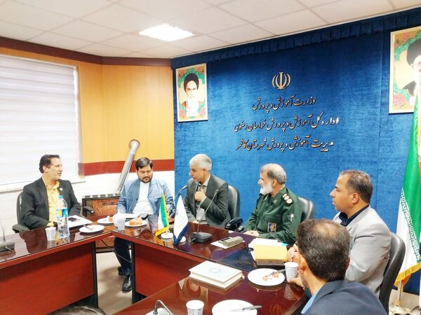 جلسه اعضای شورا و مدیران کانون‌های بسیج فرهنگیان قطب شهیدمدرس