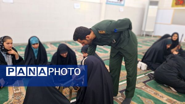 برگزاری کلاس سلاح شناسی ویژه دختران در شهرستان لنده