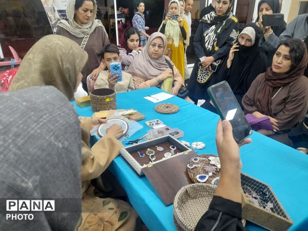 رونق تولید در فرهنگسرای سیمرغ با برپایی بازارچه صنایع دستی
