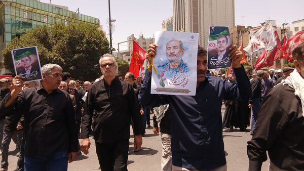 تشییع پیکر مطهر شهید سردار محمد کاظمی و تعدادی از شهدای جنگ تحمیلی در مشهد