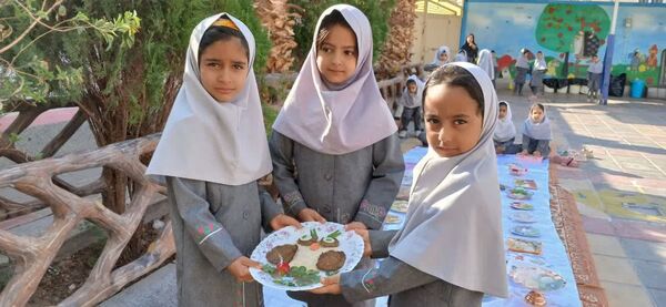 روزی خوشمزه در آموزشگاه‌های شهرستان میبد 