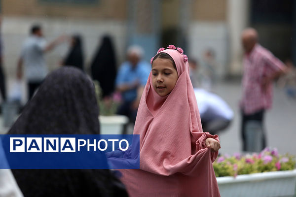 تشرف دختران به زیارت حرم مطهر حضرت معصومه(س)