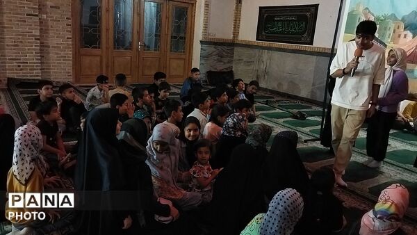 غرفه دهه نودی های مسجد جامع در شب صد و چهل و چهارم 