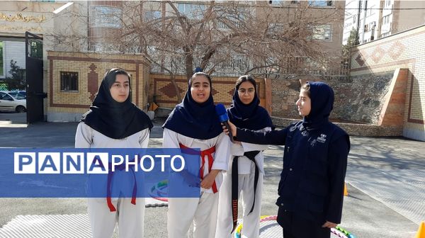 اولین نمایشگاه ماها در دبیرستان فرزانگان ۲ دوره دوم ناحیه ۷ مشهد