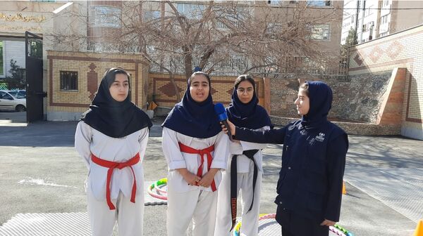 اولین نمایشگاه ماها در دبیرستان فرزانگان ۲ دوره دوم ناحیه ۷ مشهد