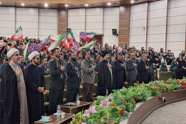 اجتماع بزرگ دانش آموزان بسیجی پردیس در گرامیداشت شهدای دانش آموز
