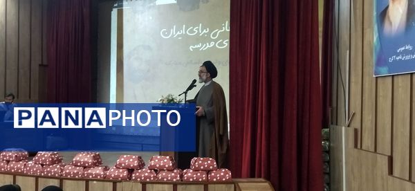  تقدیر از فعالان امور تربیتی به‌مناسبت هفته امور تربیتی در ناحیه 2کرج 